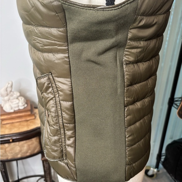 🪐ULTRA LIGHTWEIGHT PUFFER VEST - Picture 6 of 7